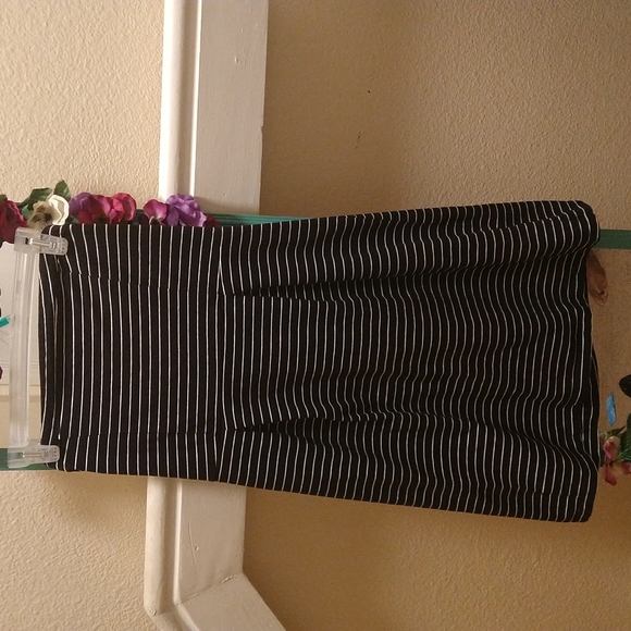 A black with white stripes mini dress - Picture 2 of 3